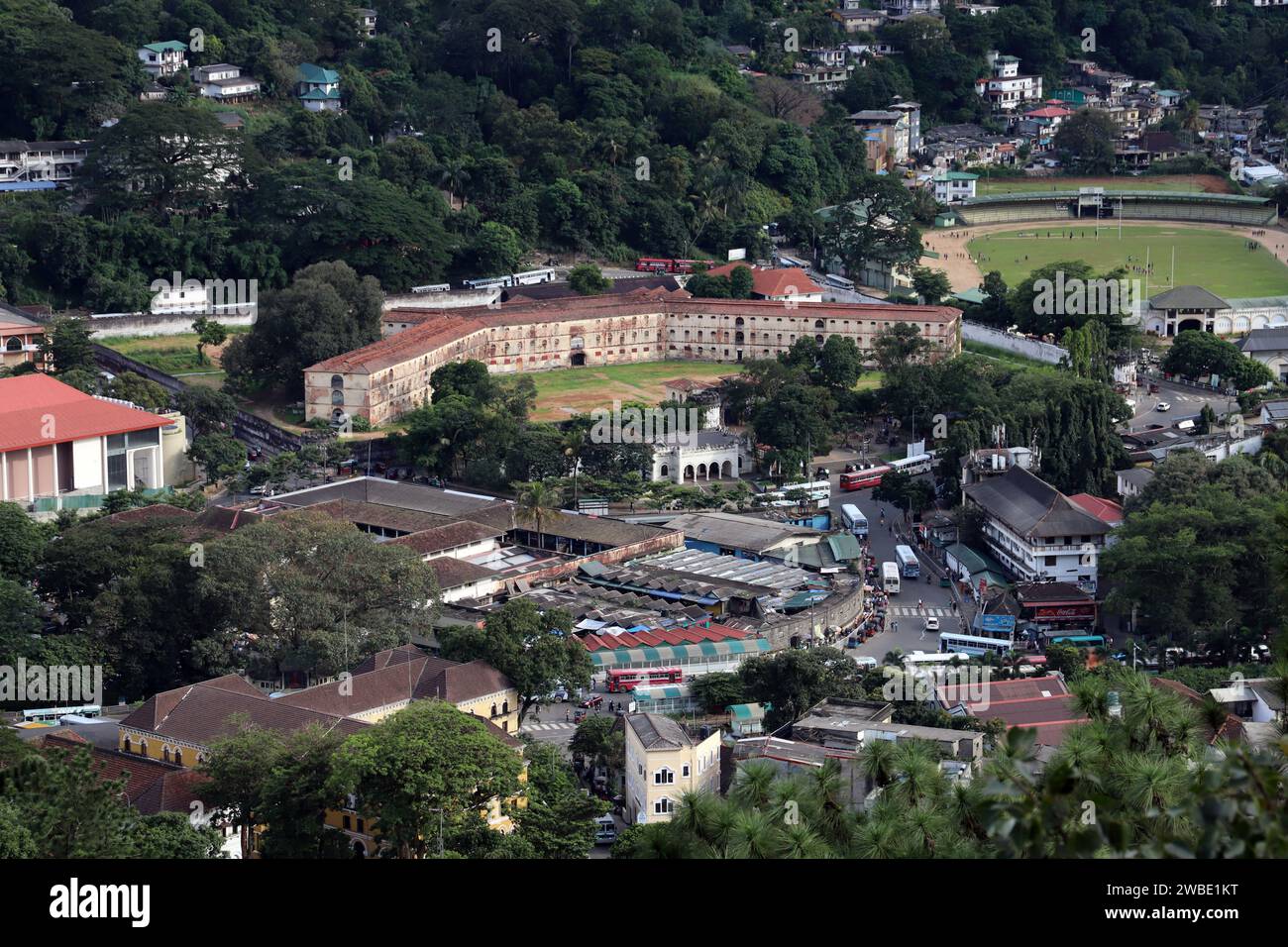 Vue aérienne de l'ancienne prison et du centre-ville de Kandy, Sri Lanka Banque D'Images