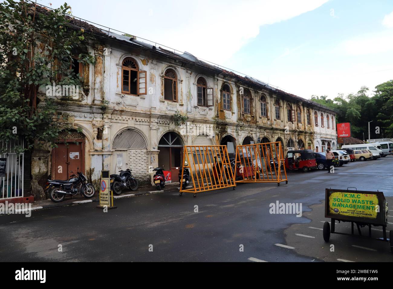 Vieux bâtiments coloniaux, centre-ville de Kandy, Sri Lanka Banque D'Images