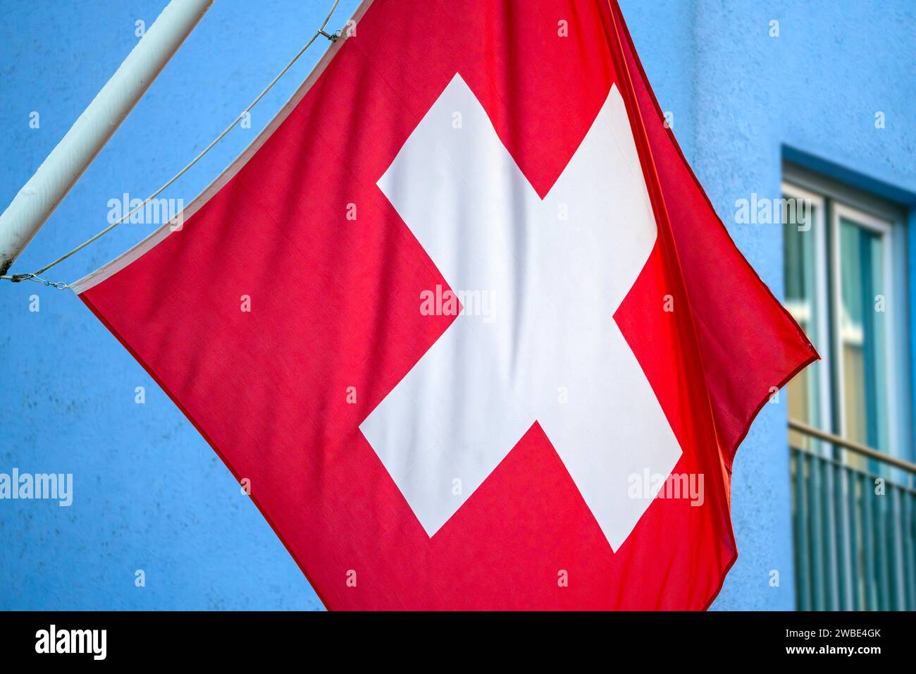 Cosymate Schweizer Flagge 90x150 Cm – UV-beständig & Doppelt Genäht Für Garten, Party & Feste