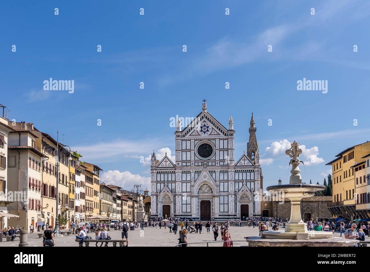 La célèbre Piazza Santa Croce dans le centre historique de Florence, en Italie Banque D'Images