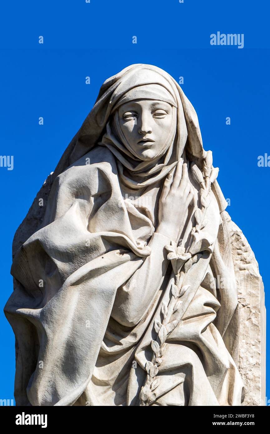 Europe, Italie, Rome, statue de Sainte Catherine, ciel bleu, sainte patronne, Santarina de Popolo Banque D'Images