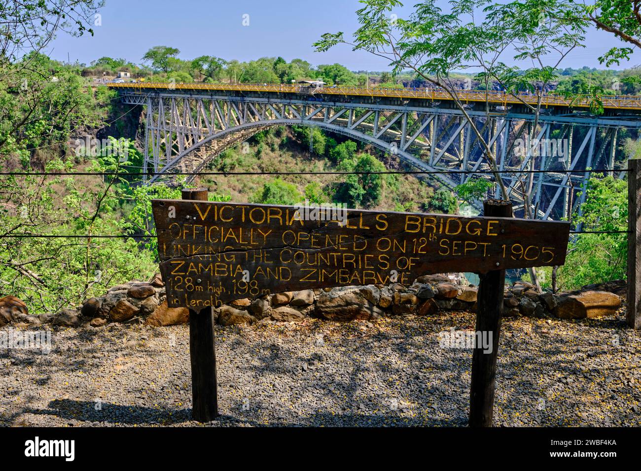 Zimbabwe, province du Matabeleland Nord, fleuve Zambèze à Victoria Falls, inscrit au patrimoine mondial de l'UNESCO, le pont frontalier entre la Zambie et le Zimbabwe Banque D'Images