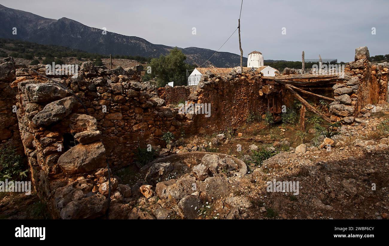 Église Saint-Michel l'Archange, église à dôme croisé, structures en pierre en ruine, gorge d'Aradena, Aradena, Sfakia, Crète, Grèce Banque D'Images