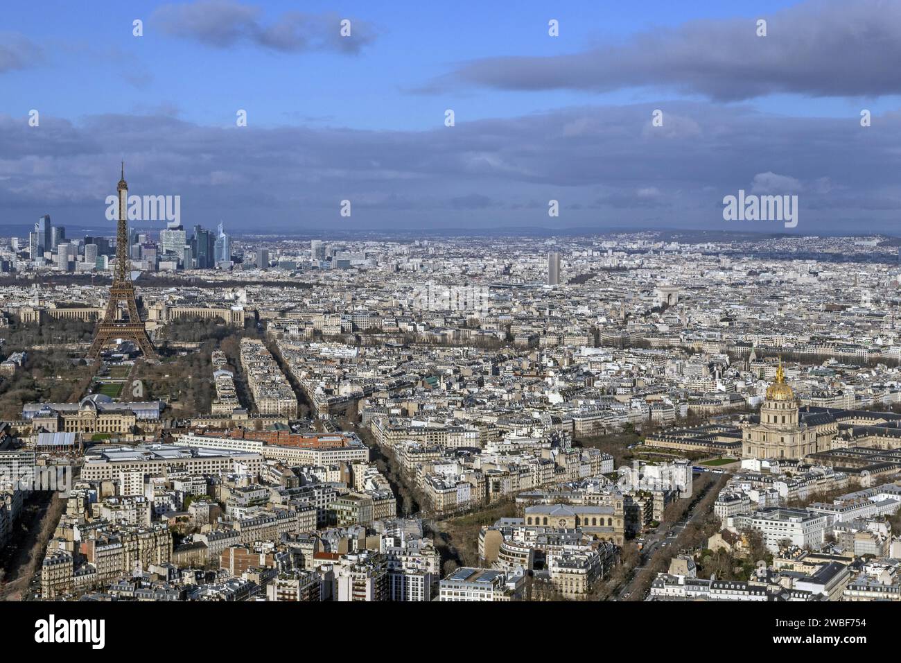 Vue sur la Tour Eiffel et le Dôme des Invalides depuis la Tour Montparnasse, Dôme des Invalides, Paris, France Banque D'Images