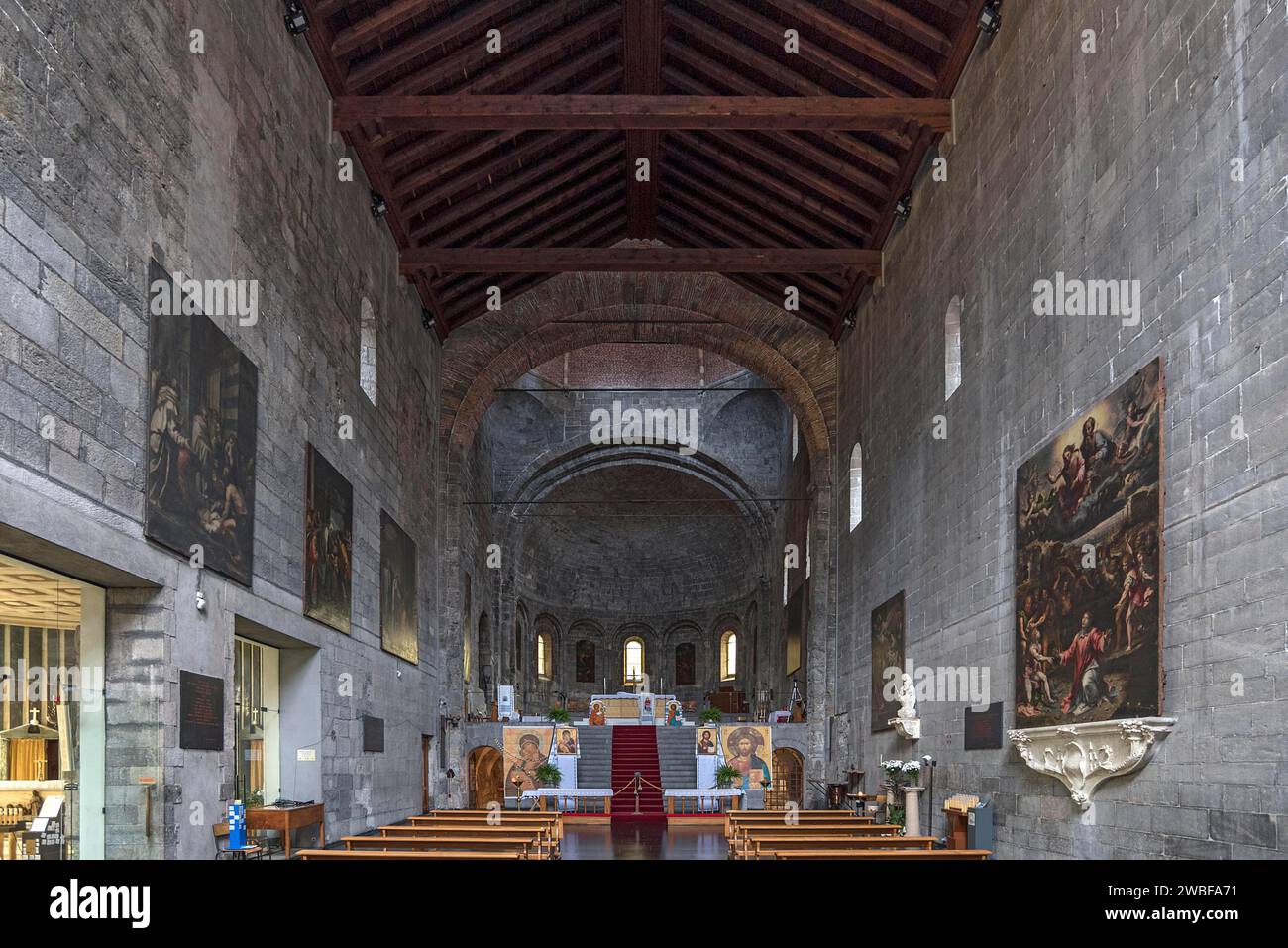 Intérieur de l'église Parrocchia Abbazia di San Stefano, consacrée en 972, Piazza Santo Stefano, 2, Gênes, Italie Banque D'Images