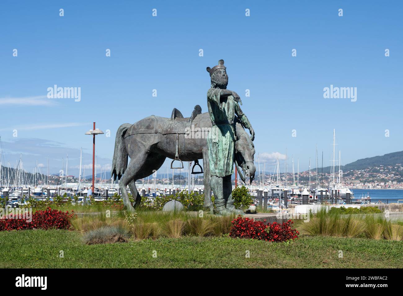 Baiona, Galice, Espagne - statue du roi Alphonse IX et cheval Banque D'Images