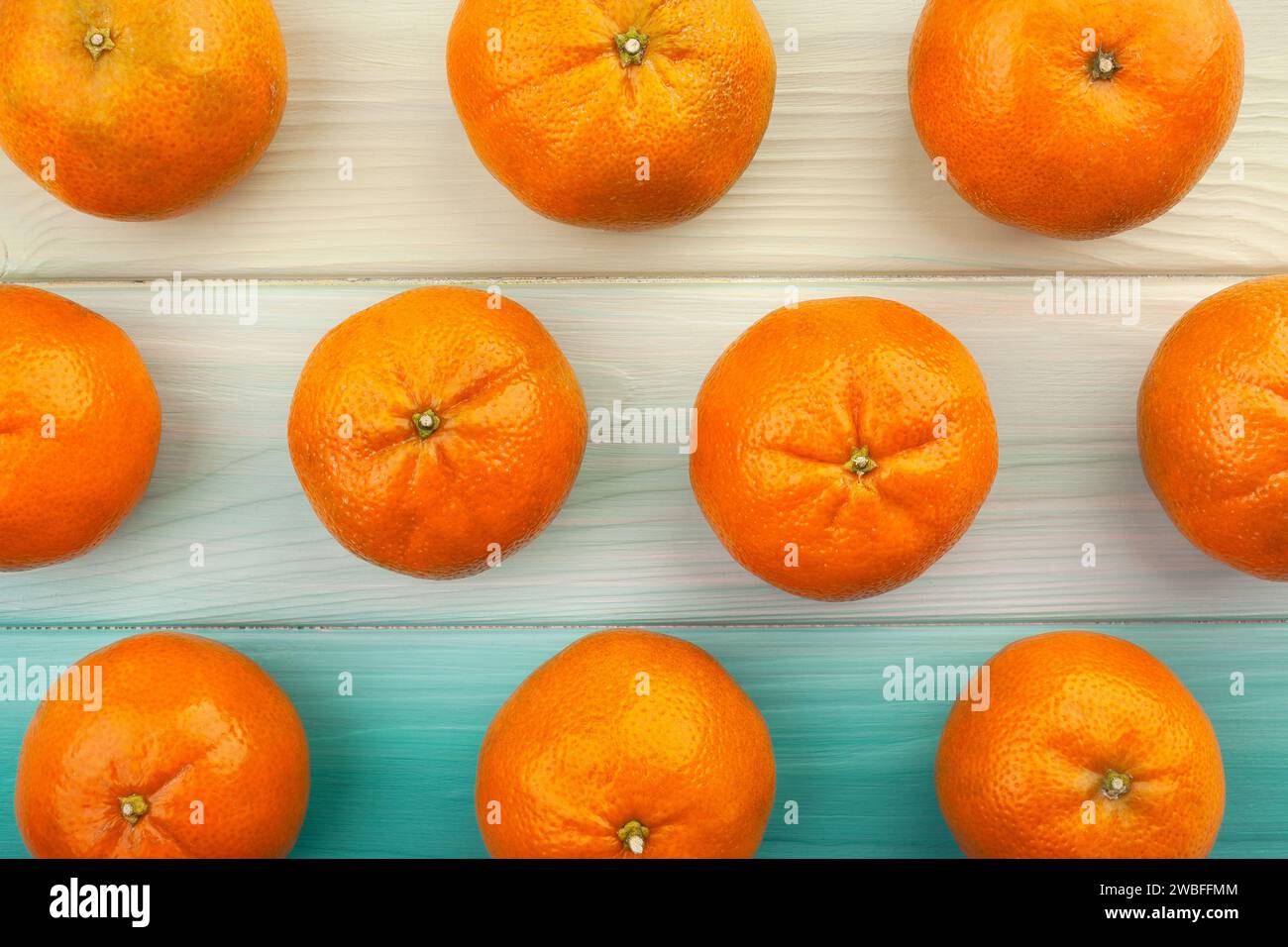 motif de mandarine sur fond de bois Banque D'Images
