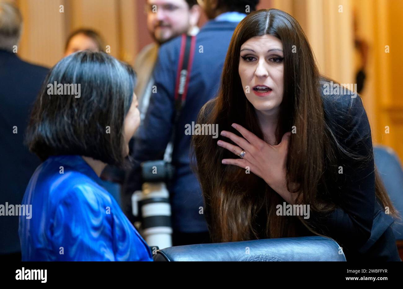 State Sen. Danica Roem, D-Prince William, right, speaks with Del. Cathy Tran, D-Fairfax, during the opening of the 2024 session of the Virginia General Assembly at the Capitol, Wednesday, Jan. 10, 2024, in Richmond, Va. (AP Photo/Steve Helber) Banque D'Images
