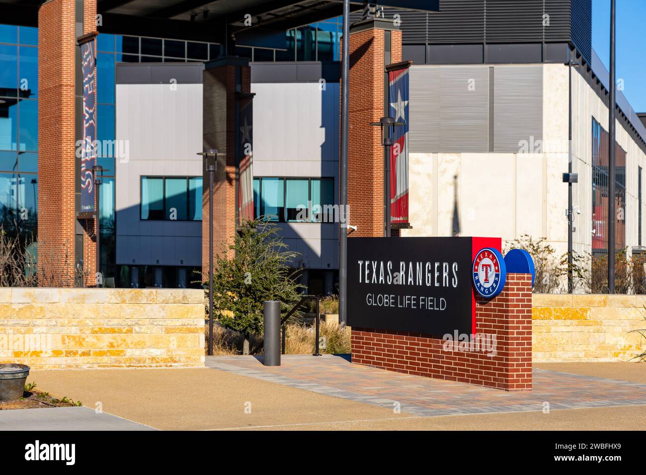 Arlington, Texas - 29 décembre 2023 : le terrain de vie du globe est le domicile des Texas Rangers de la Ligue majeure de baseball Banque D'Images