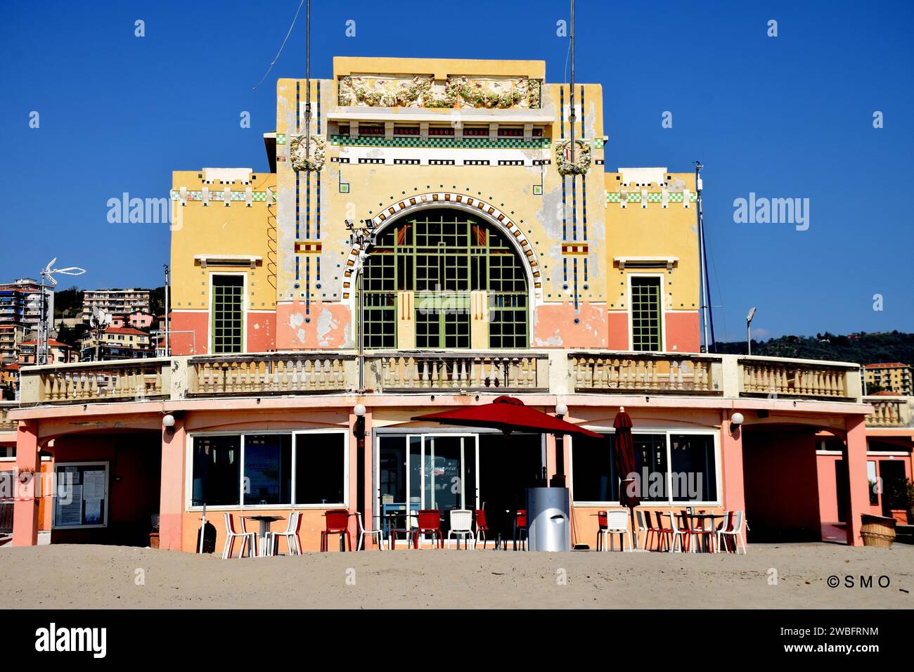 Café en bord de mer, Imperia, Riviera italienne Banque D'Images