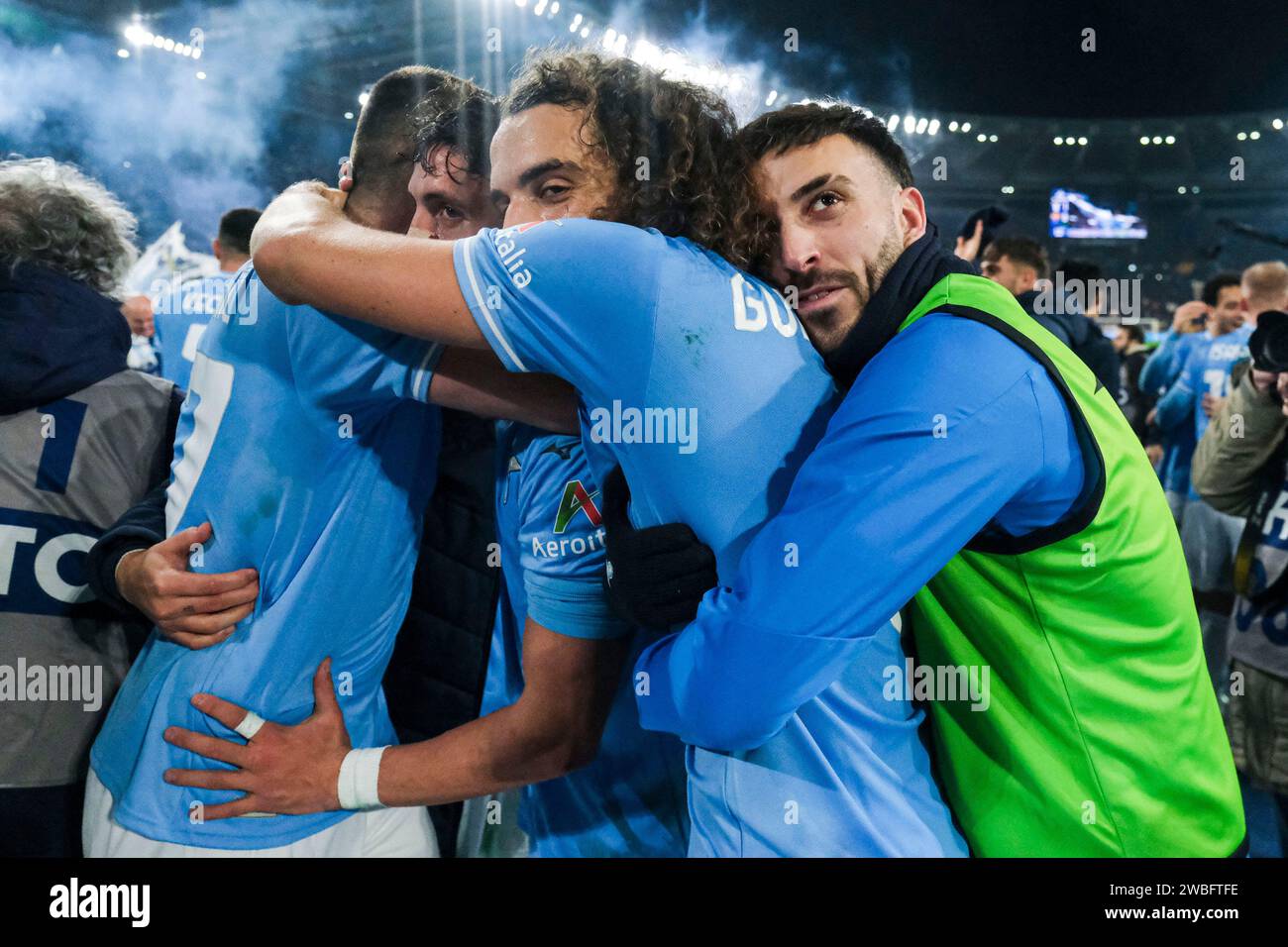 Les SS Lazio remportent le match et célèbrent avec leurs supporters lors du match de quart de finale de la coupe d'italie SS Lazio vs AS Roma au stade Olimpico le 10 janvier 2024, à Rome. Banque D'Images Les SS Lazio remportent le match et célèbrent avec leurs supporters lors du match de quart de finale de la coupe d'italie SS Lazio vs AS Roma au stade Olimpico le 10 janvier 2024, à Rome. Banque D'Images