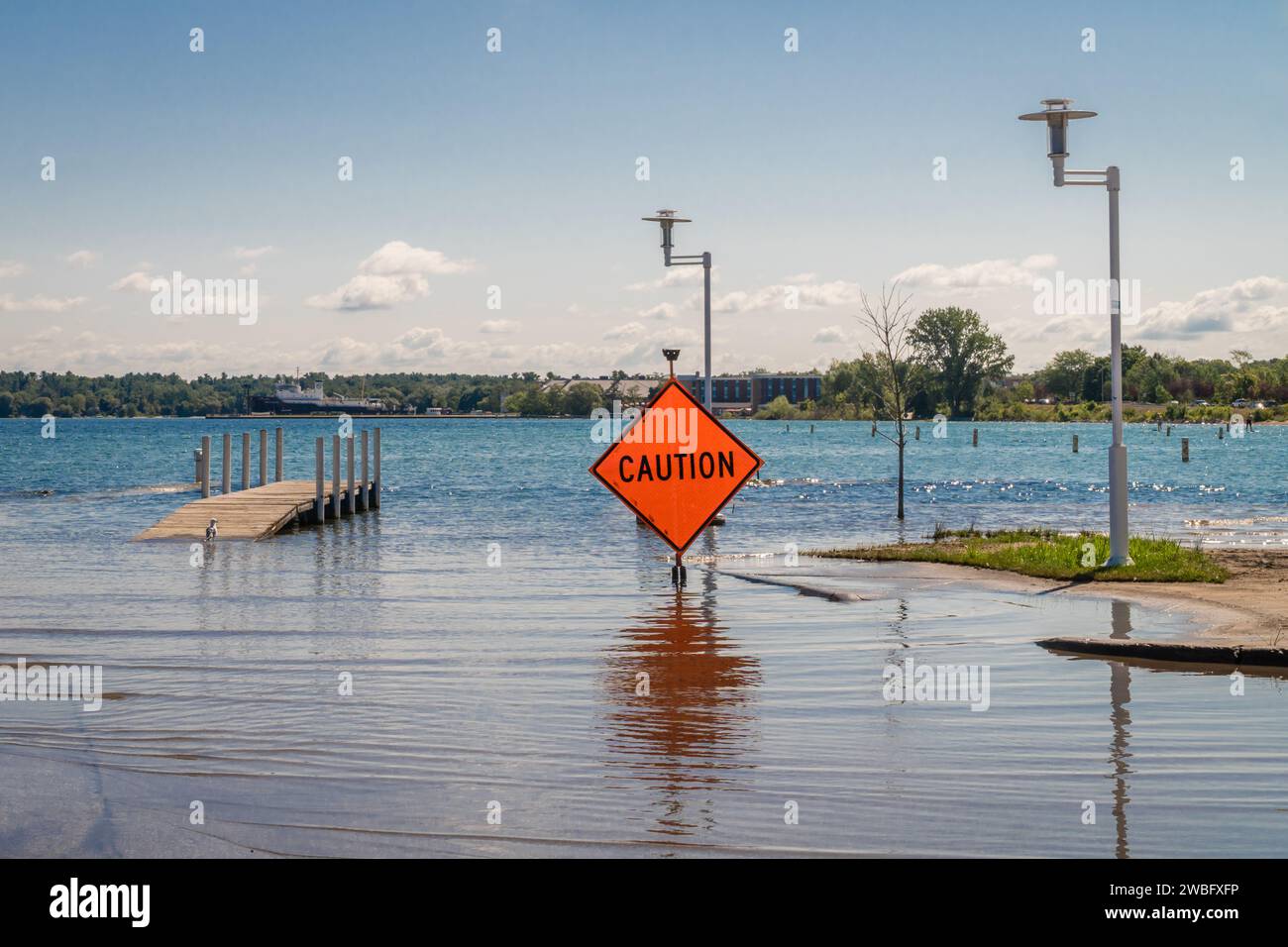 L'élévation du niveau de la mer provoque des inondations en ville. Banque D'Images