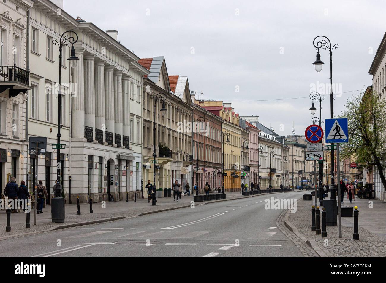 Varsovie, Pologne. Nowy Swiat (New World Street), l'une des principales artères historiques du centre de Varsovie Banque D'Images
