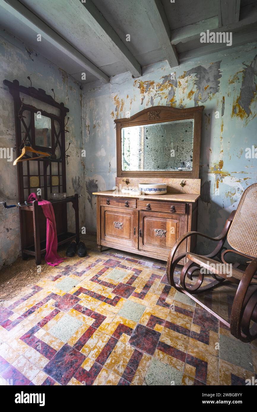 Urbex ancienne maison abandonnée quelque part en Belgique. Banque D'Images