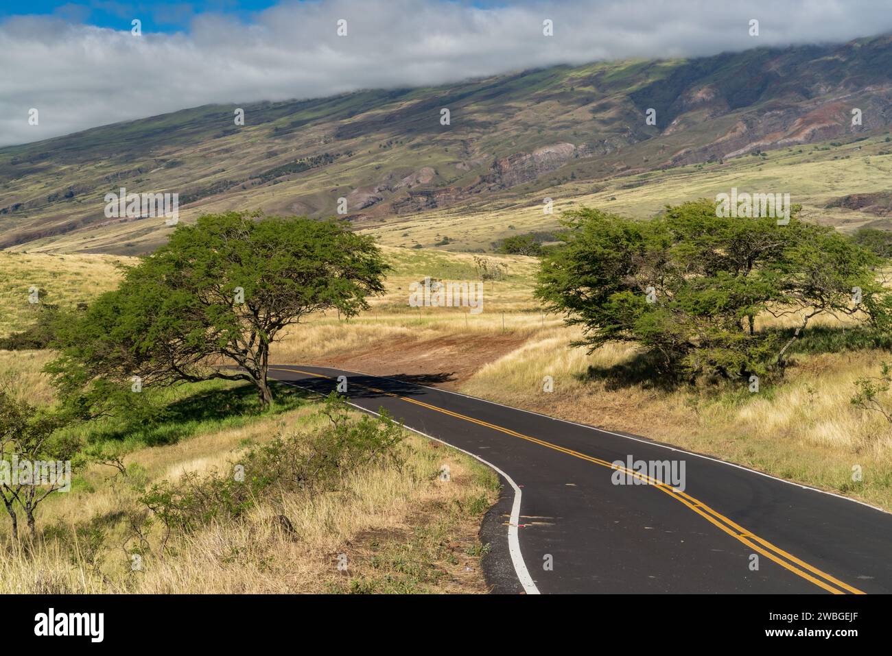 Piilani Highway à Maui : un voyage à travers des paysages sereins et l'esprit d'Aloha. Banque D'Images