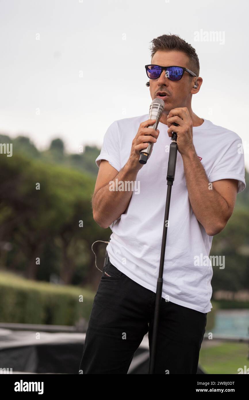 Francesco Gabbani, célèbre chanteur italien vu lors du soundcheck au Napoli Pizza Village à Naples. Banque D'Images