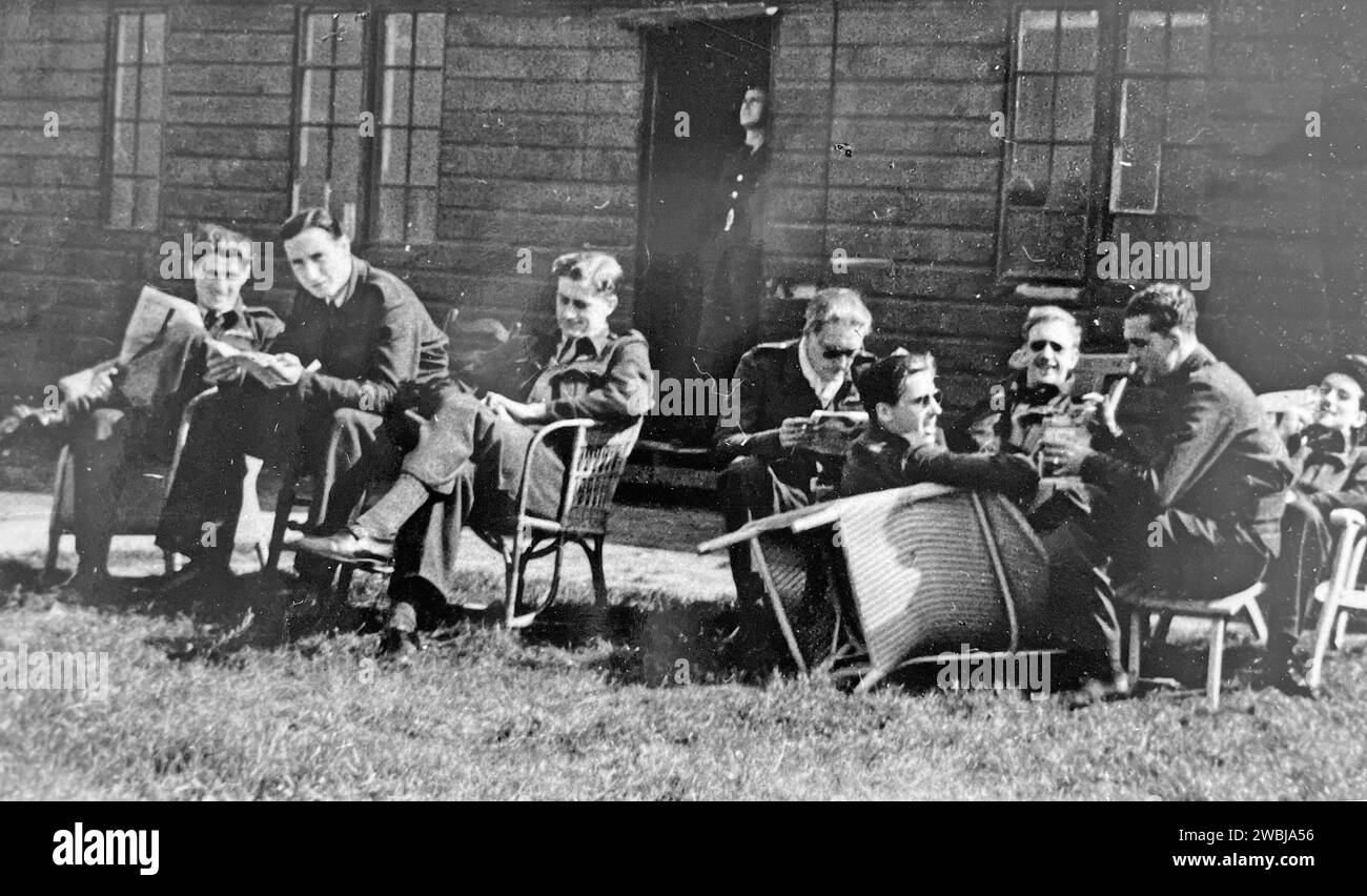 257 (BIRMANIE) SQUADRON RAF. Pilotes à l'extérieur de la dispersion à High Ercall près de Shrewsbury en 1942 Banque D'Images