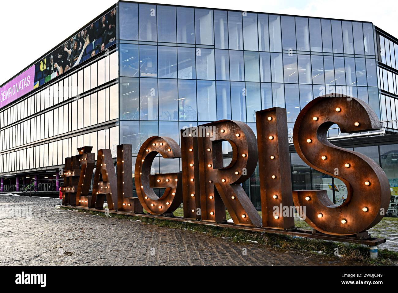 Vue extérieure de l'algiris Arena, aux Championnats d'Europe de patinage artistique ISU 2024, le 11 janvier 2024 à Kaunas, Lituanie. Crédit : Raniero Corbelletti/AFLO/Alamy Live News Banque D'Images