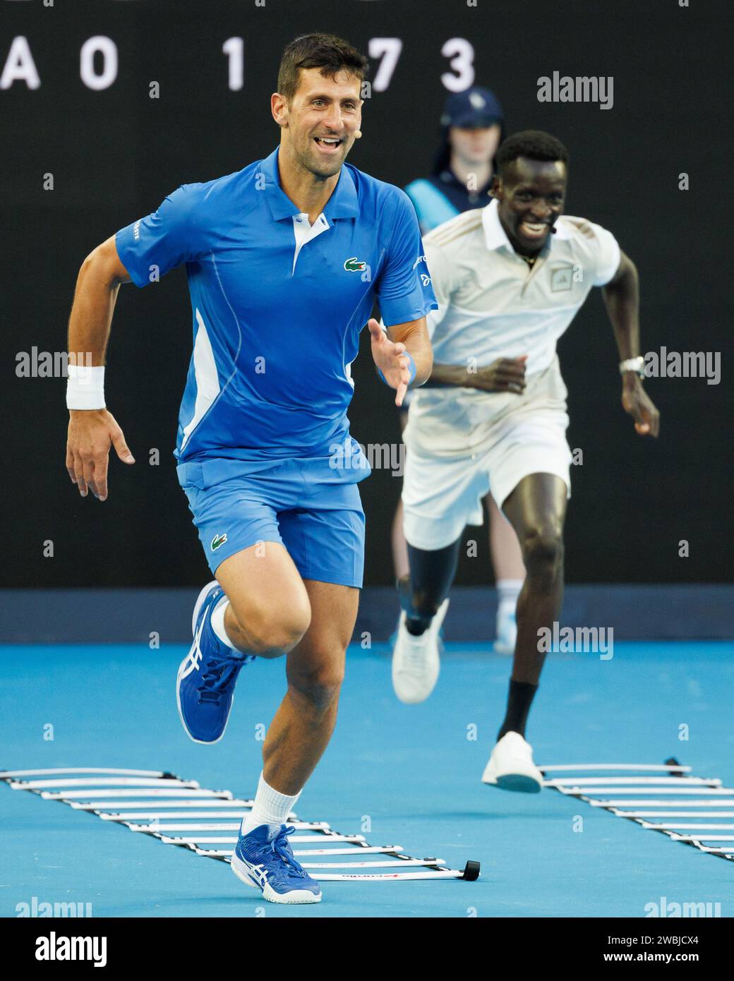 11 janvier 2024 : Novak Djokovic est en compétition avec le coureur de ...