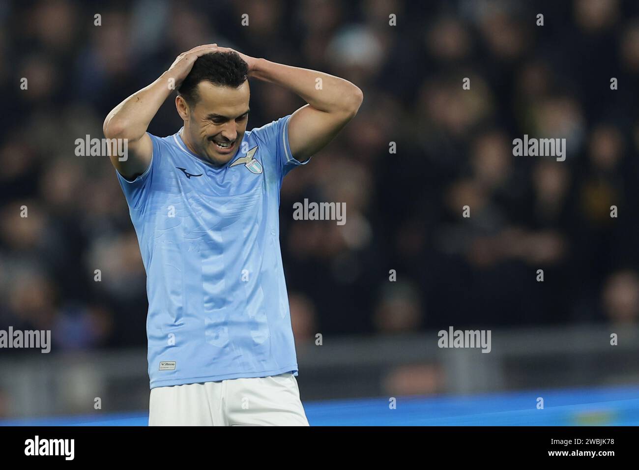 L'attaquant espagnol Pedro de Lazio semble abattu lors du match de football de quart de finale de la coupe d'italie SS Lazio vs AS Roma au stade Olimpico le 10 janvier 2024, à Rome. Banque D'Images L'attaquant espagnol Pedro de Lazio semble abattu lors du match de football de quart de finale de la coupe d'italie SS Lazio vs AS Roma au stade Olimpico le 10 janvier 2024, à Rome. Banque D'Images