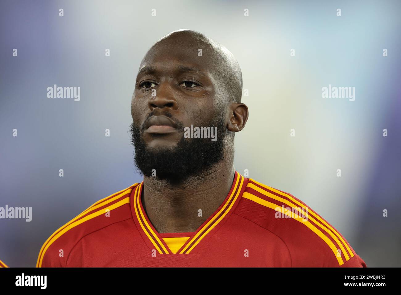 L’attaquant belge Romelu Lukaku de Roma regarde lors du match de quart de finale de la coupe d’italie SS Lazio vs AS Roma au stade Olimpico le 17 décembre 2023 à Rome. Banque D'Images L’attaquant belge Romelu Lukaku de Roma regarde lors du match de quart de finale de la coupe d’italie SS Lazio vs AS Roma au stade Olimpico le 17 décembre 2023 à Rome. Banque D'Images