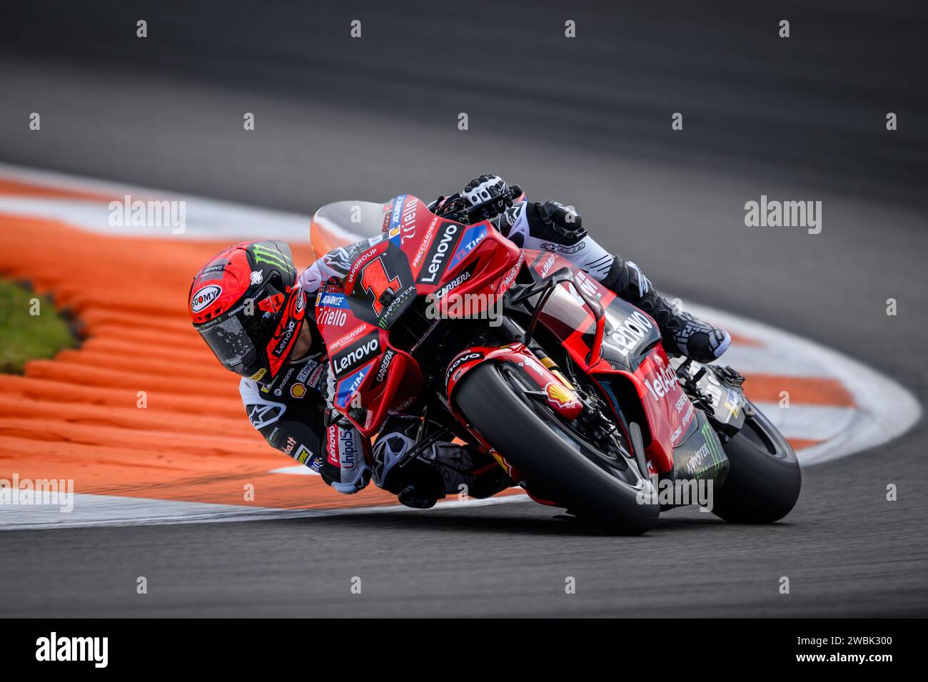 Le pilote italien MotoGP n°1 Francesco Bagnaia s'entraîne au Test 2024