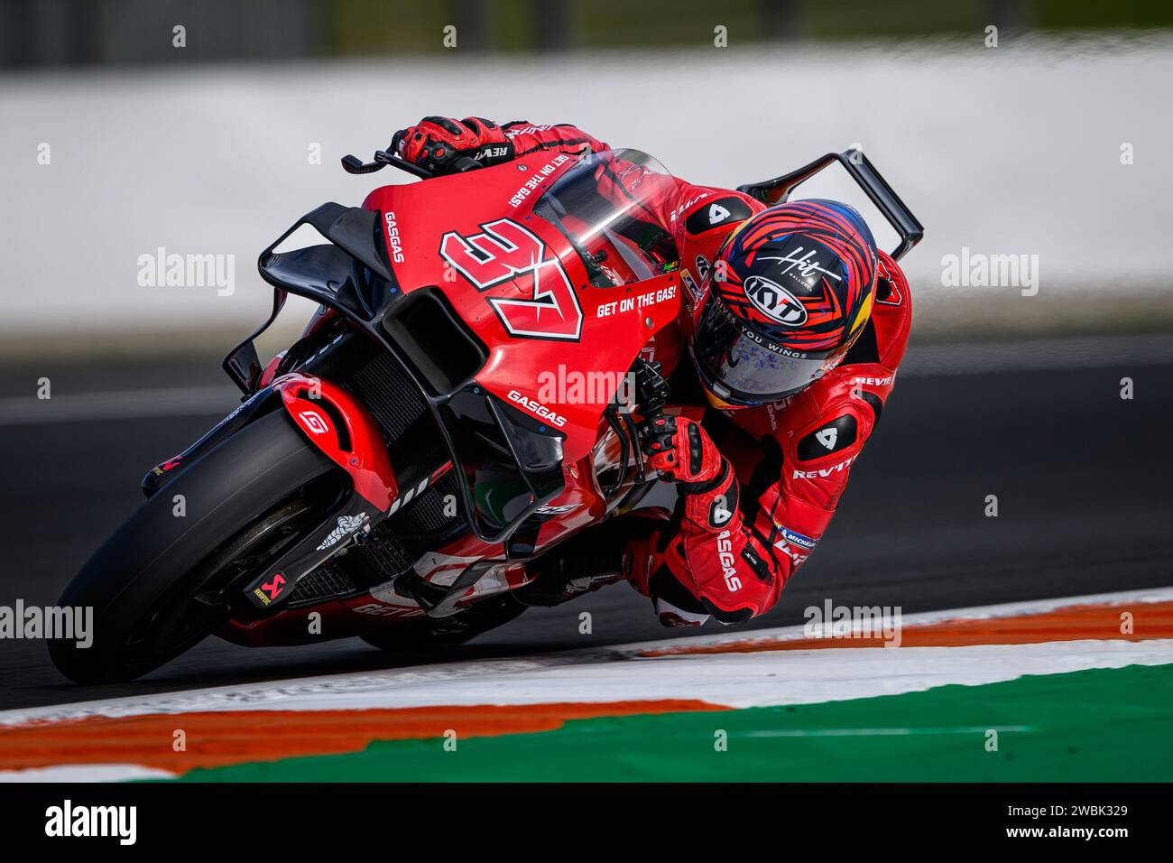 Pilote espagnol MotoGP n° 37 Augusto Fernandez s'entraînant au Test