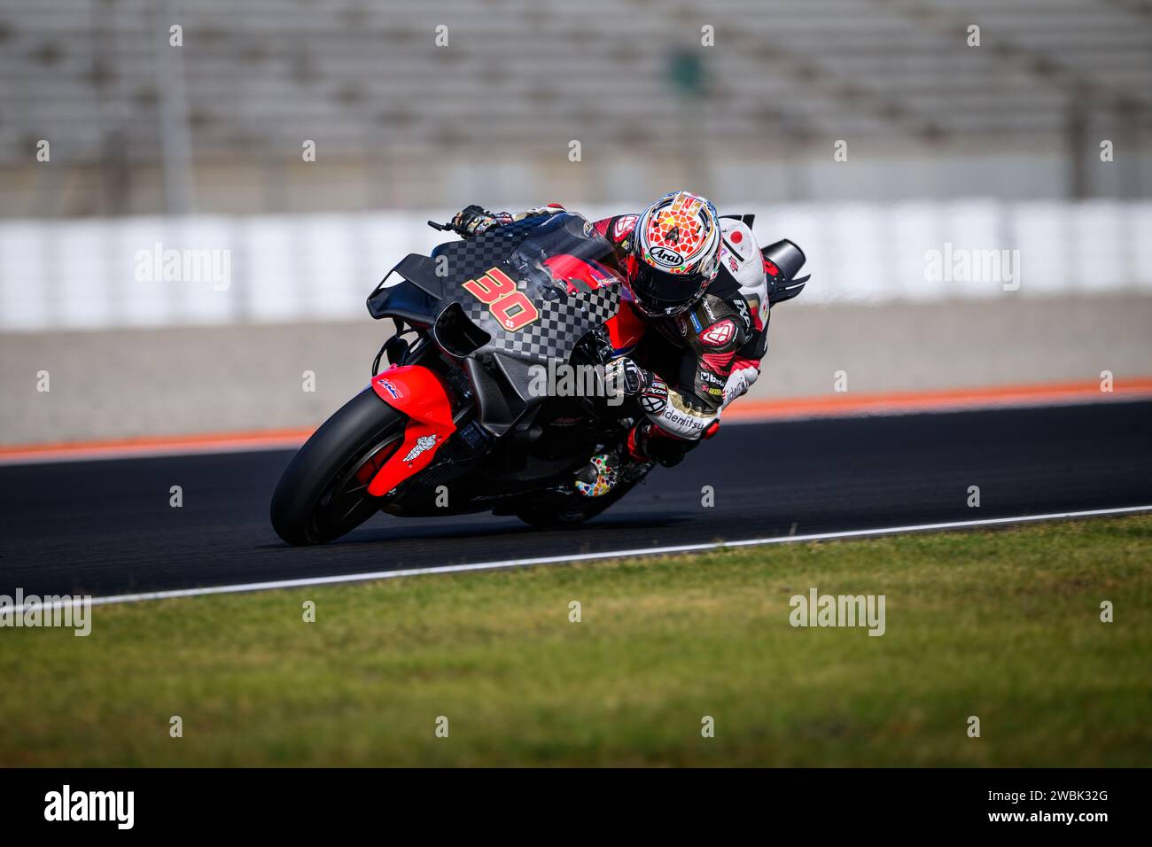 Pilote MotoGP japonais nr. 30 Takaaki Nakagami s'entraîne au Test 2024 de l'écurie LCR Honda sur le circuit de Valence. Banque D'Images