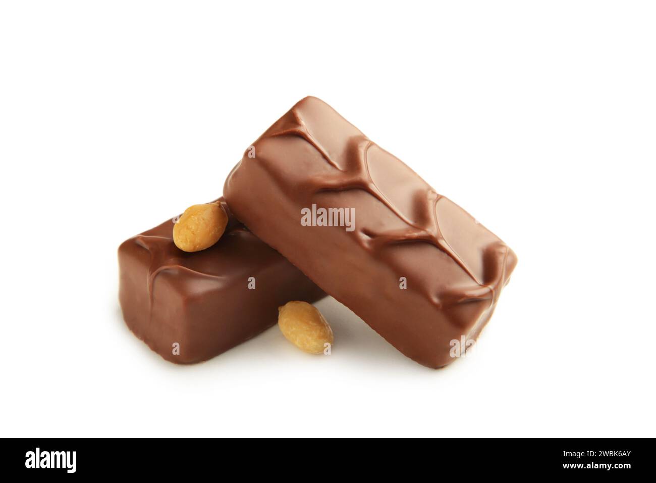 Barre de chocolat au caramel et arachide isolé sur fond blanc. Vue de dessus Banque D'Images