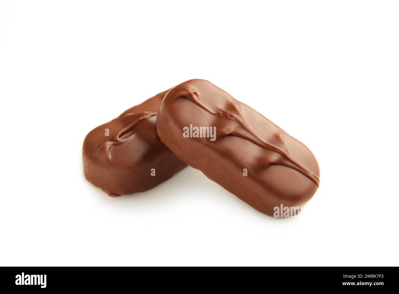 Barre de chocolat avec caramel isolé sur fond blanc. Vue de dessus Banque D'Images