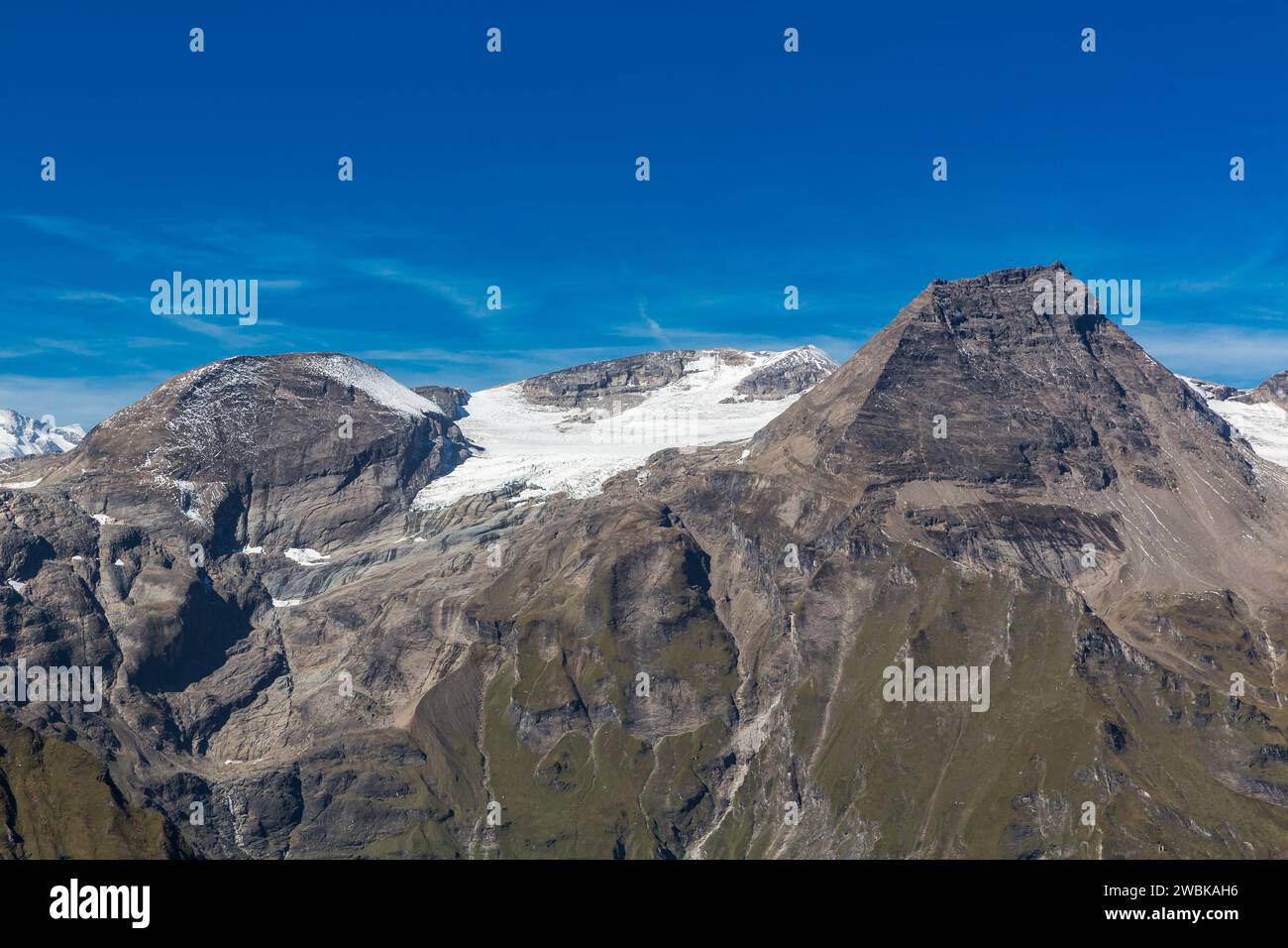 Vue sur les montagnes, Breitkopf, 3154 m, Vorderer Bärenkopf, 3249 m, Hohe Dock, 3348 m, Grossglockner High Alpine Road, Hohe Tauern National Park, Autriche, Europe Banque D'Images