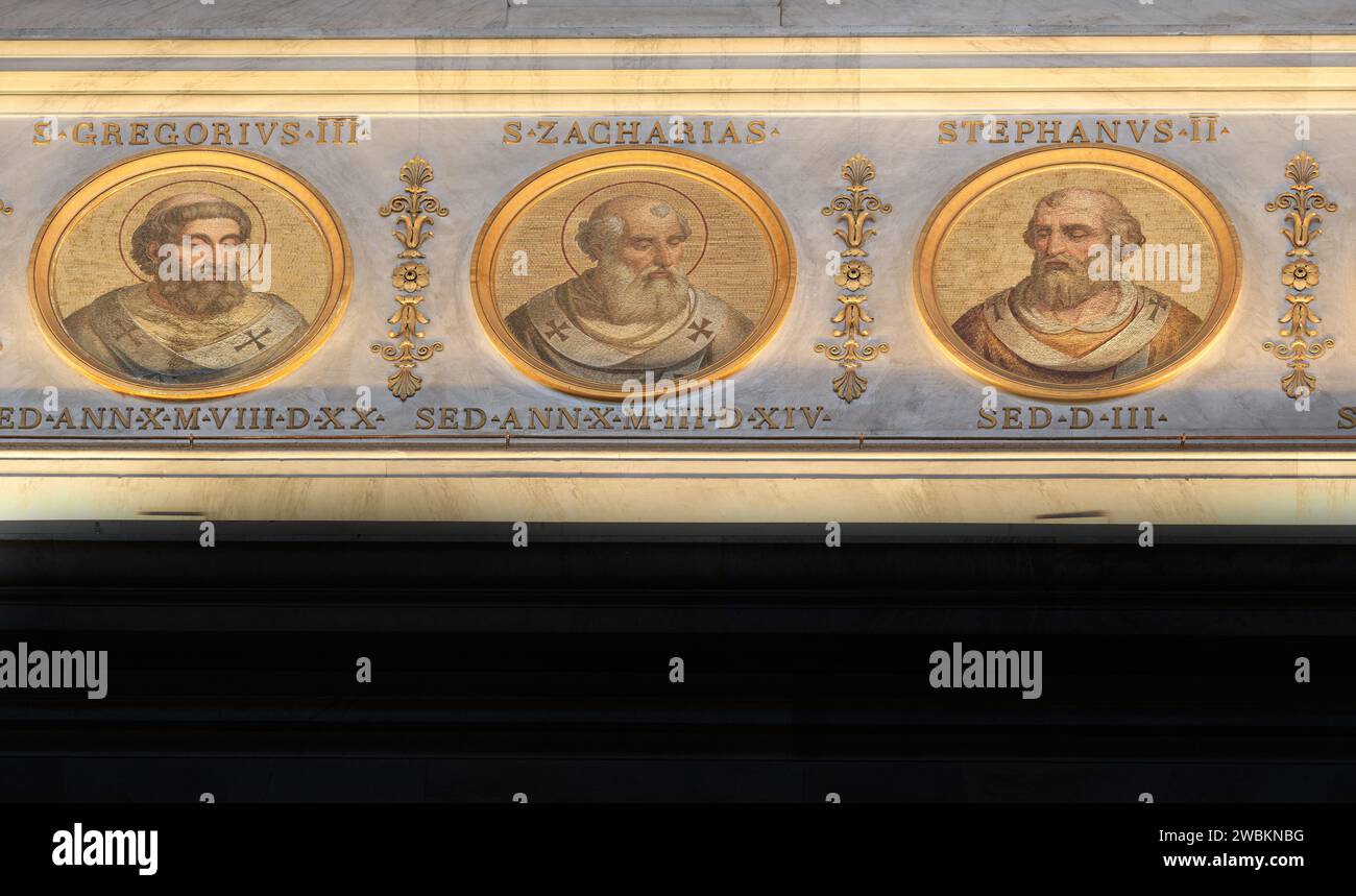 Portrait en mosaïque des papes Saint Grégoire III, Saint Zacharie (Zacharie) et Étienne II, sur un mur dans la basilique papale de Saint Paul hors les murs, Rome, IT Banque D'Images