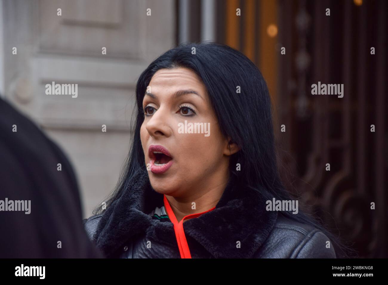 Londres, Royaume-Uni. 11 janvier 2024. SHAZIA SADDIQ, ancienne sous-maîtresse de poste et victime du scandale Horizon, donne une interview devant Aldwych House alors que commence l'enquête Horizon IT du bureau de poste. Crédit : Vuk Valcic/Alamy Live News Banque D'Images