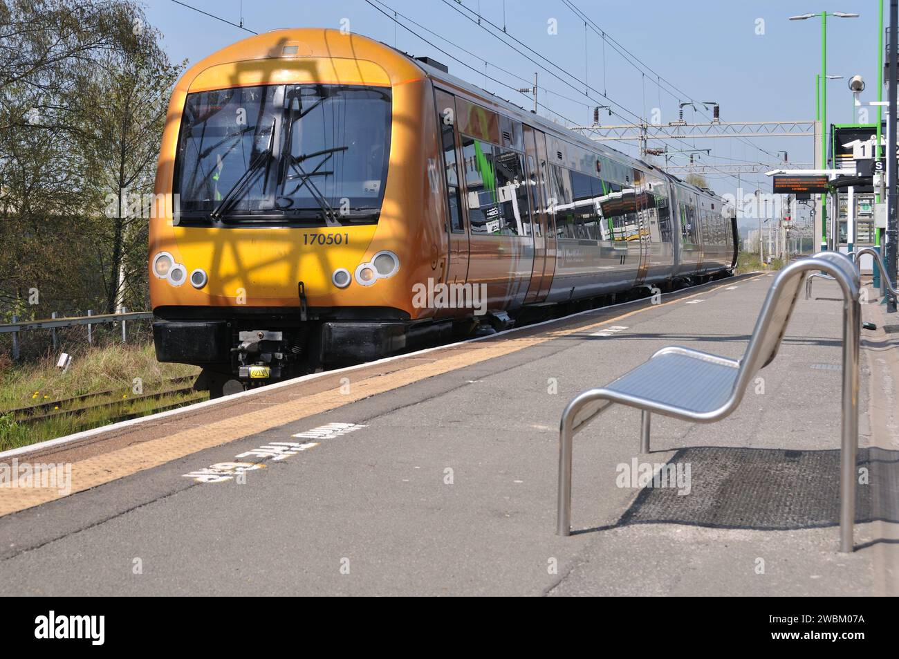 British Rail Class 170 Turbostar Diesel multiple Unit 170501 se trouve à Rugeley Trent Valley en attendant son tour à Birmingham New Street le 2019 avril Banque D'Images