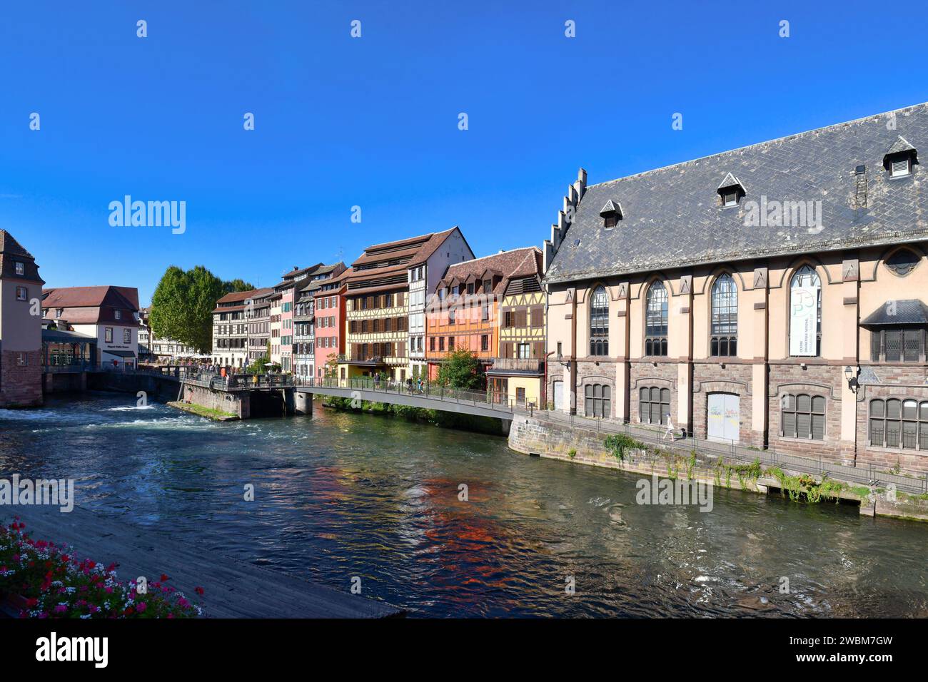 Strasbourg, France - septembre 2023 : rivière 'III' dans le vieux quartier historique de la petite France Banque D'Images