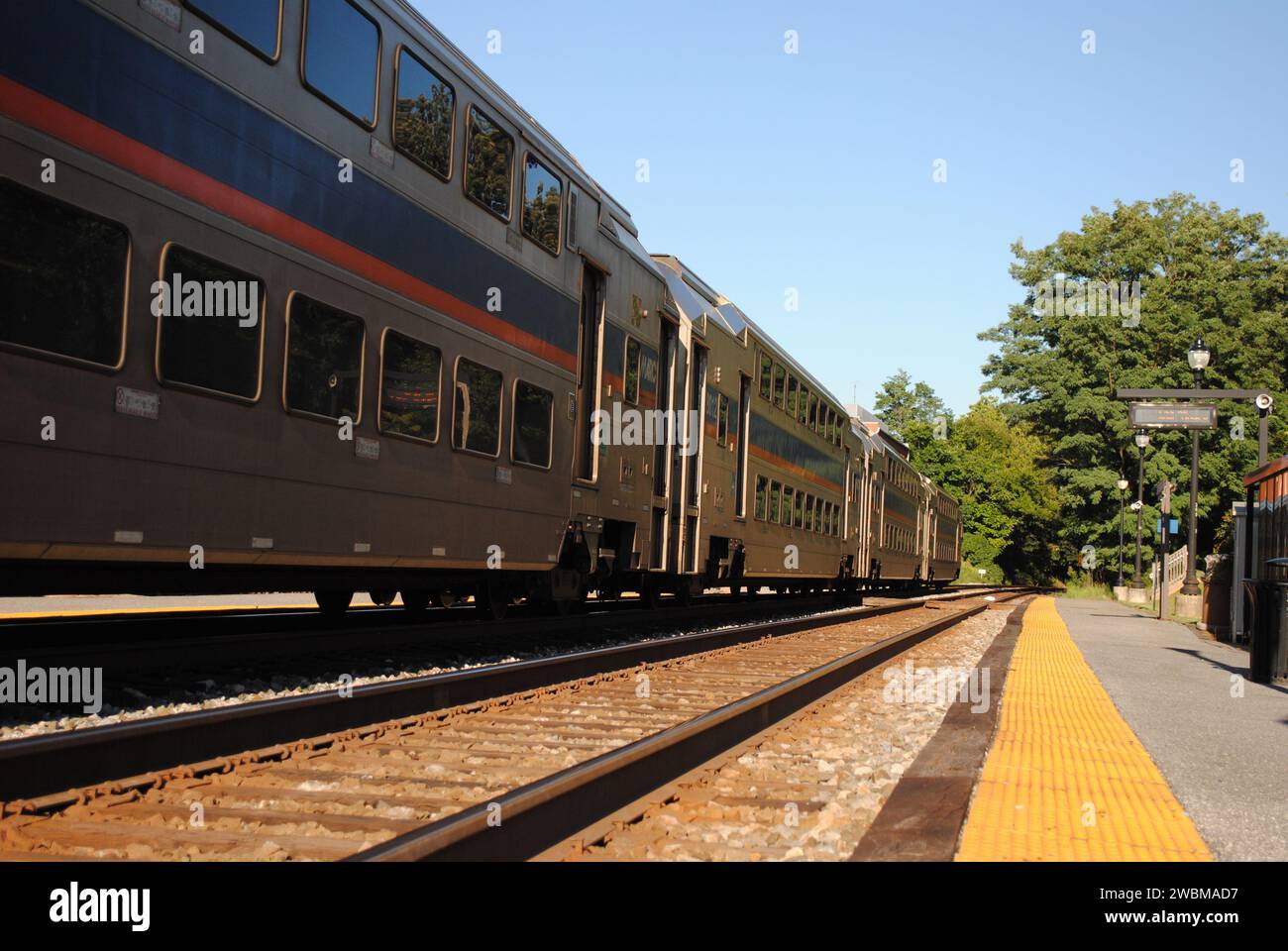 Une photo d'un train MARC à la gare de Gaithersburg, MD. Banque D'Images