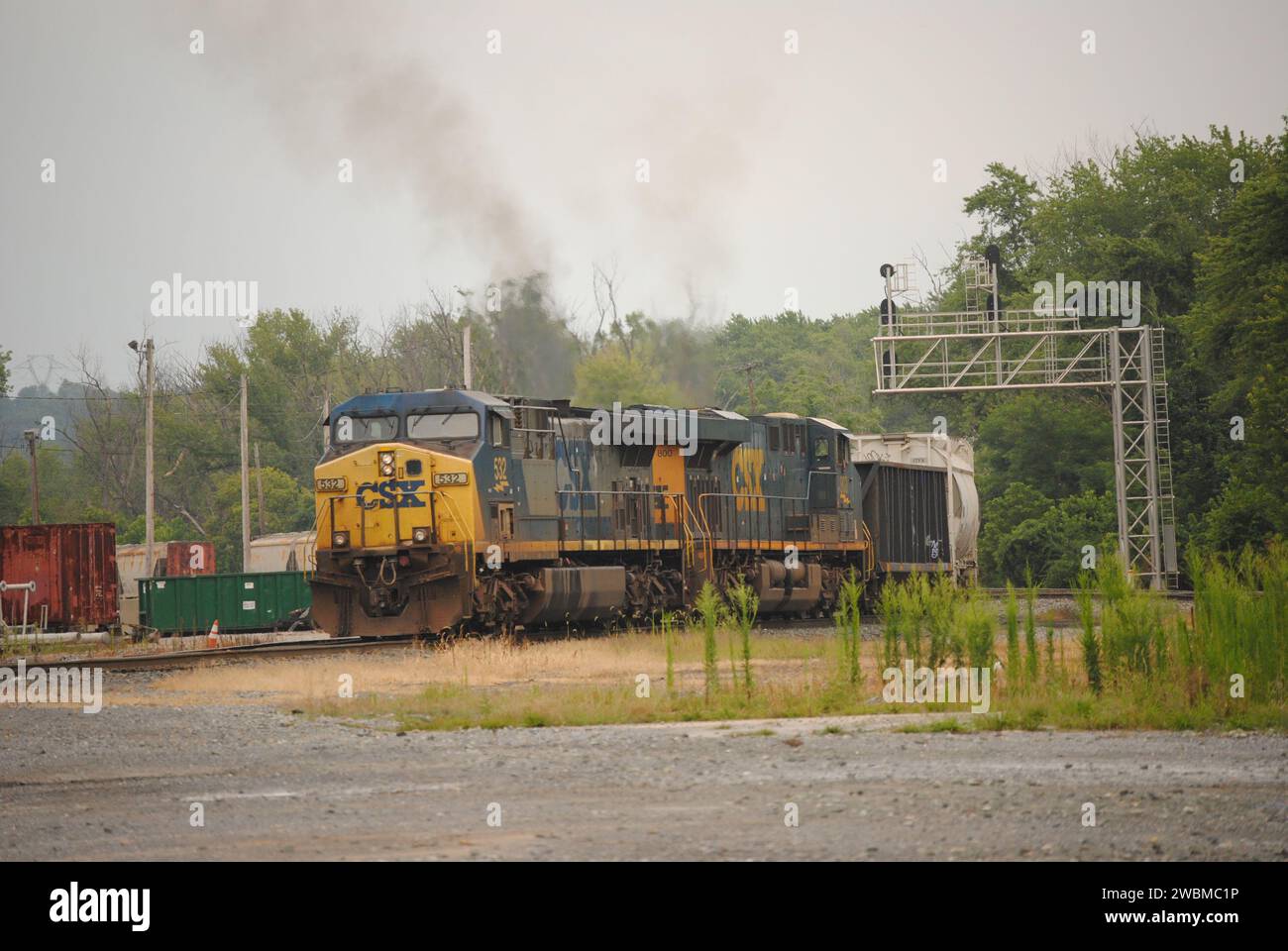 Un train CSX à la gare/dépôt Brunswick, MD, qui effectue des manœuvres de marchandises. Banque D'Images