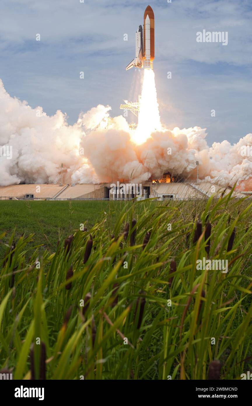 Atlantis a été lancé le 8 juillet 2011 à 11h29 HAE à partir de l'aire de lancement 39A transportant les astronautes STS-135 Chris Ferguson, Doug Hurley, Sandy Magnus et Rex Walheim. La mission a livré le module logistique Raffaello et l'expérience de la mission de ravitaillement robotique à l'ISS et a renvoyé un module de pompe à ammoniac défectueux pour analyse. Banque D'Images
