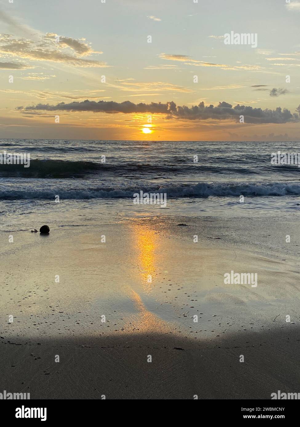 Indonésie, île de Bali, plage et couchers de soleil dans la région de Kuta Banque D'Images