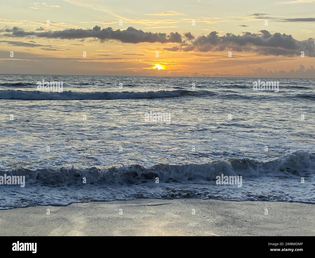 Indonésie, île de Bali, plage et couchers de soleil dans la région de Kuta Banque D'Images