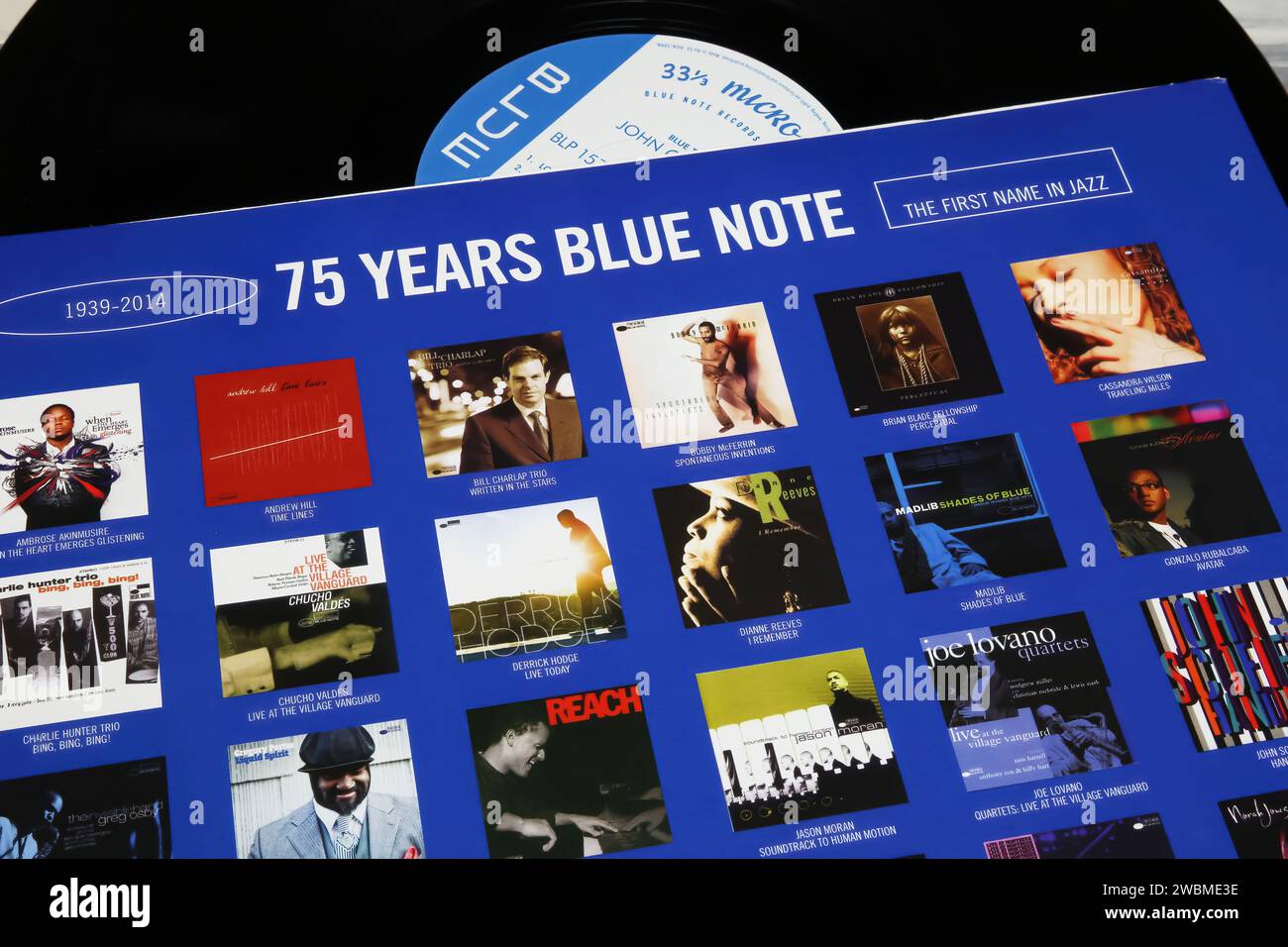 Viersen, Allemagne - mai 9. 2023 : gros plan de la pochette de disque vinyle avec la collection d'albums de musique Jazz du label Blue Note Banque D'Images Viersen, Allemagne - mai 9. 2023 : gros plan de la pochette de disque vinyle avec la collection d'albums de musique Jazz du label Blue Note Banque D'Images