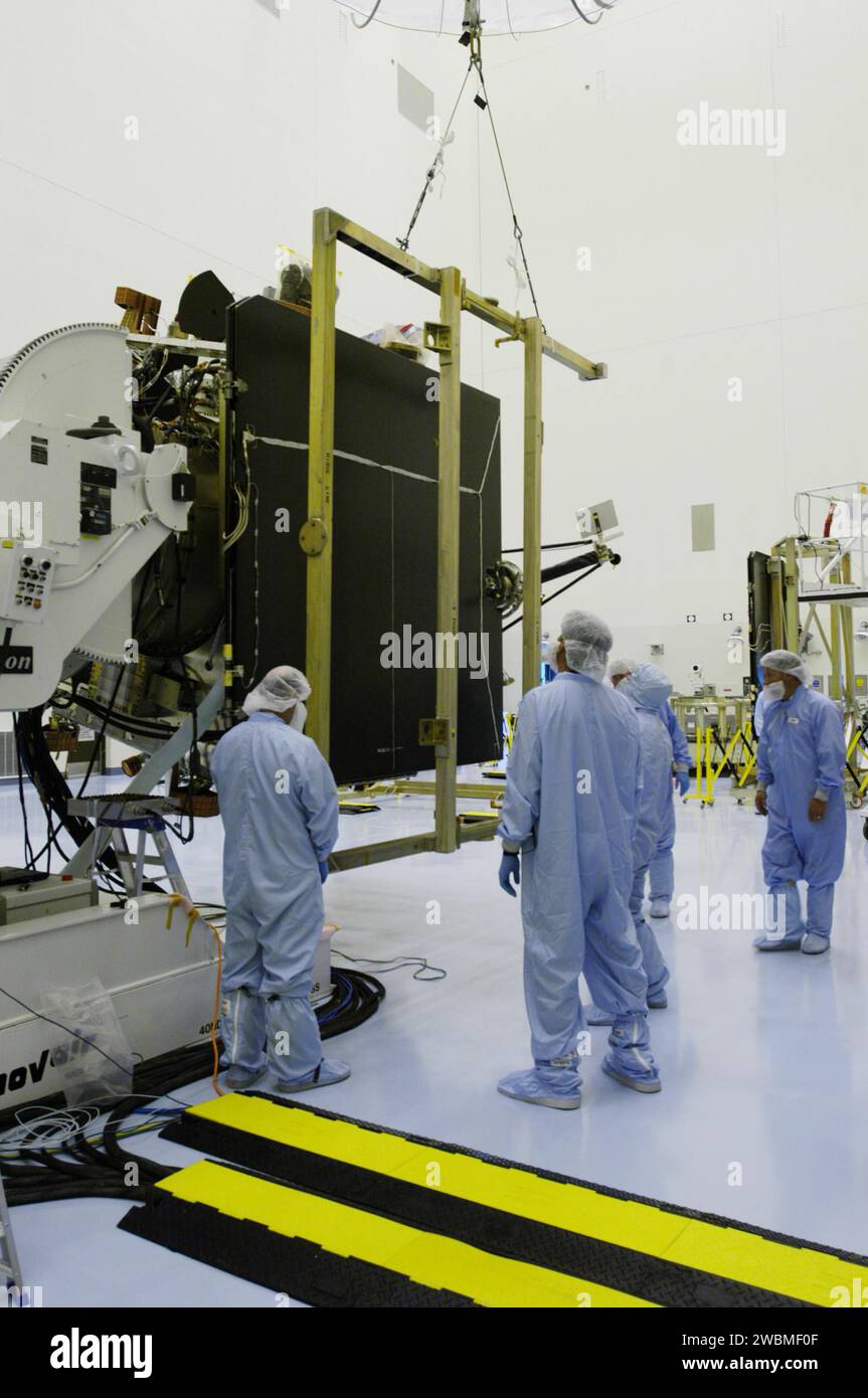 CENTRE SPATIAL KENNEDY, FLA. - Dans le Payload Hazardous Servicing ...