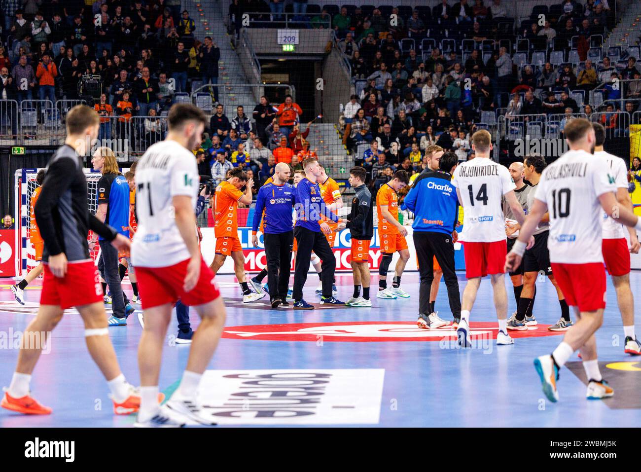 MENS EHF EURO 2024 : Niederlande - Georgien, 11.01.2024, Mannheim Die Niederlande jubelt Georgien muss ich geschlagen geben beim EM-Debüt Spiel der MENS EHF EURO 2024 : Niederlande - Georgien am 11.01.2024 in der SAP-Arena Mannheim SAP-Arena Baden-Württemberg Deutschland *** MENS EHF EURO 2024 Netherlands Georgia, 11 01 2024, Mannheim SAP- Mannheim les pays-Bas acclament la Géorgie doit admettre la défaite dans le premier match du Championnat d'Europe de l'HOMME EHF EURO 2024 pays-Bas Géorgie le 11 01 2024 à la SAP Arena Mannheim Mannheim SAP Arena Baden Württemberg Allemagne Copyright : xBEAUTIFULxSPORTS/Hahne Banque D'Images