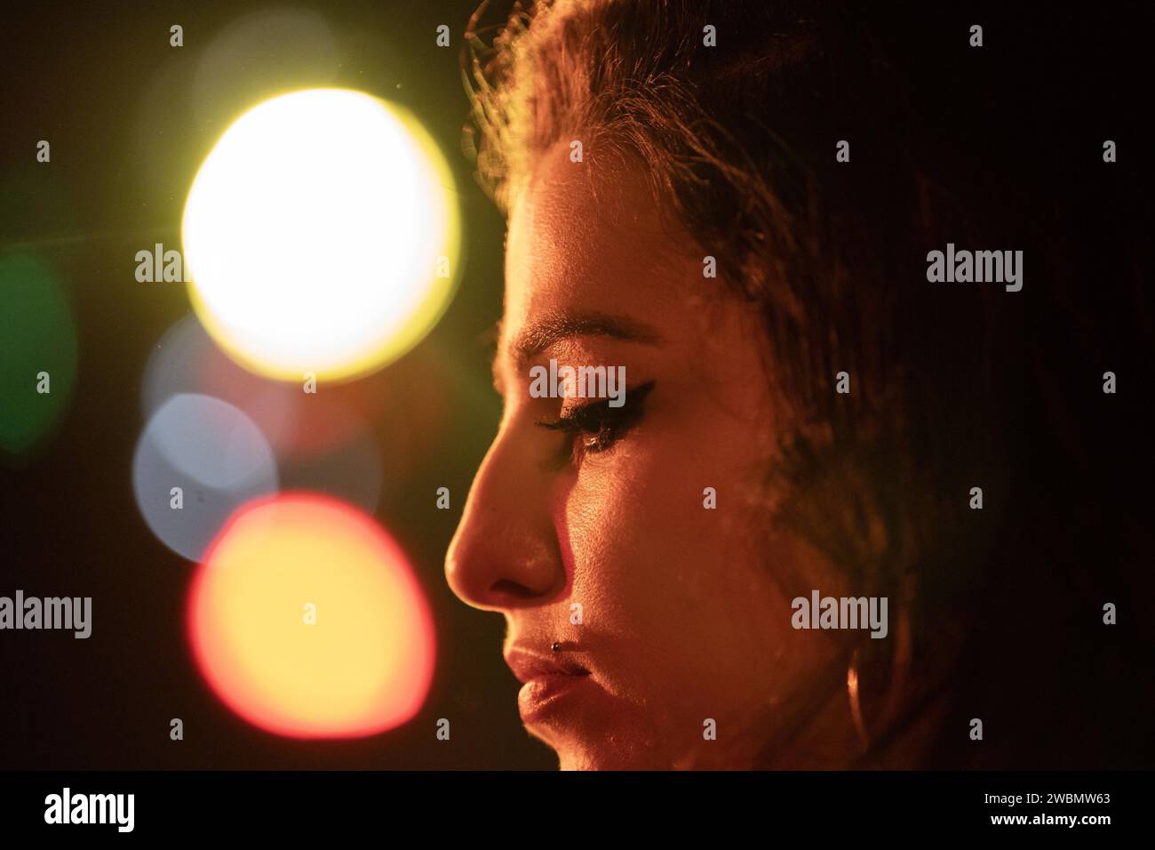 Retour à Black Marisa Abela Banque D'Images