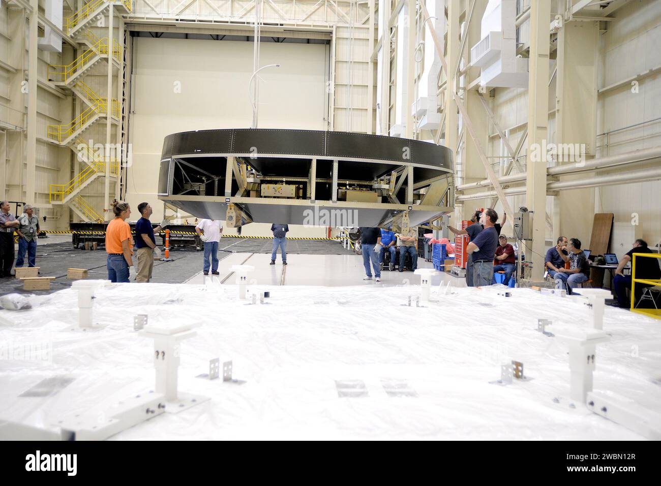 Le 24 juin 2015, le simulateur Orion Crew module adapter est arrivé à la centrale spatiale Plum Brook Station de la NASA à Sandusky, Ohio pour tester et évaluer les systèmes des engins spatiaux. Banque D'Images