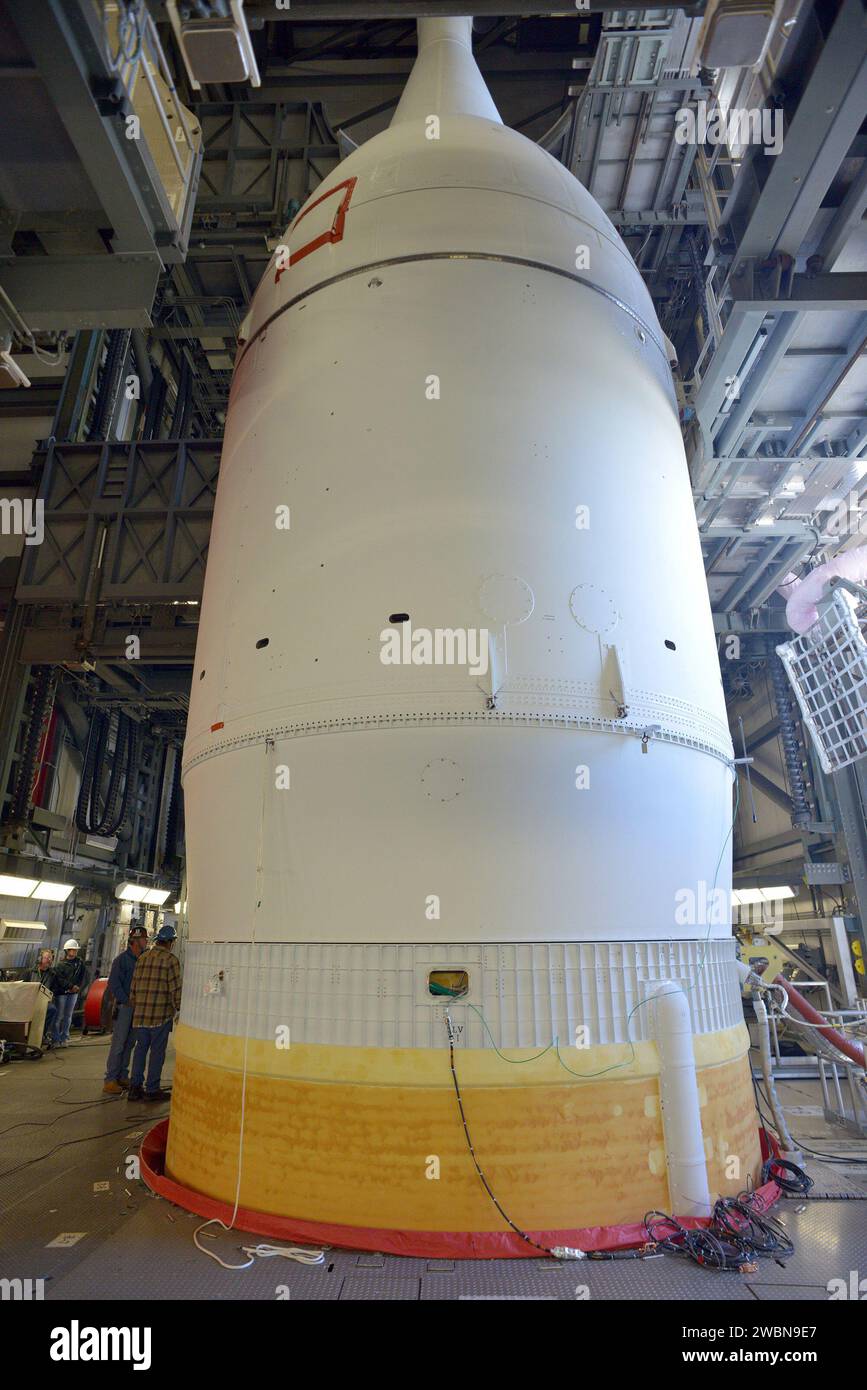 Orion a installé le vaisseau spatial Delta IV Heavy au complexe de lancement ULA 37 en Floride le 12 novembre 2014, Lockheed Martin et ULA finalisant les connexions de pré-lancement EFT-1. Banque D'Images