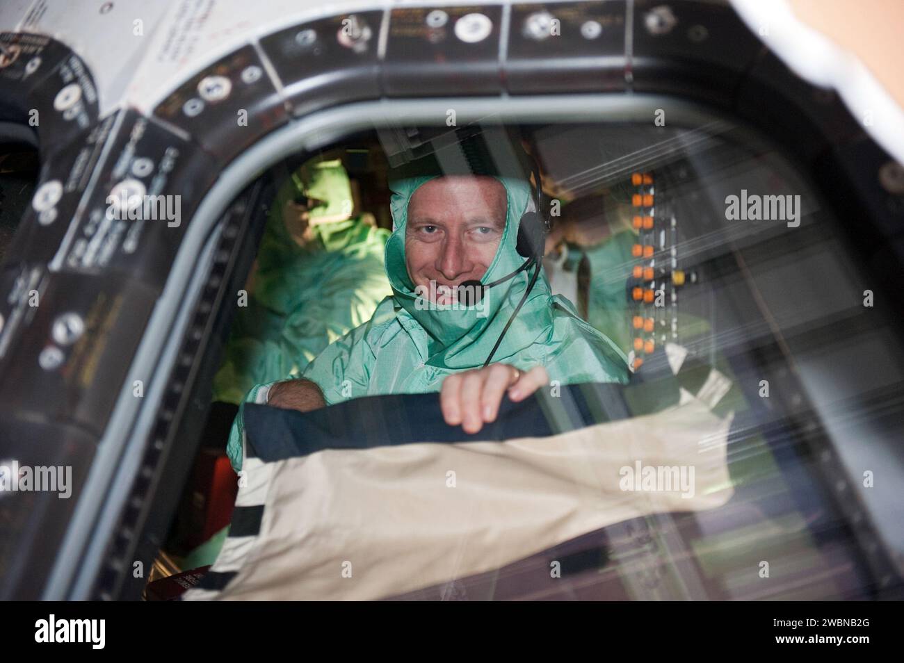 STS-135 Crew a effectué le test d'interface d'équipement d'équipage (CEIT) sur l'orbiteur et la charge utile pour assurer le bon fonctionnement et la manipulation avant le lancement. Banque D'Images