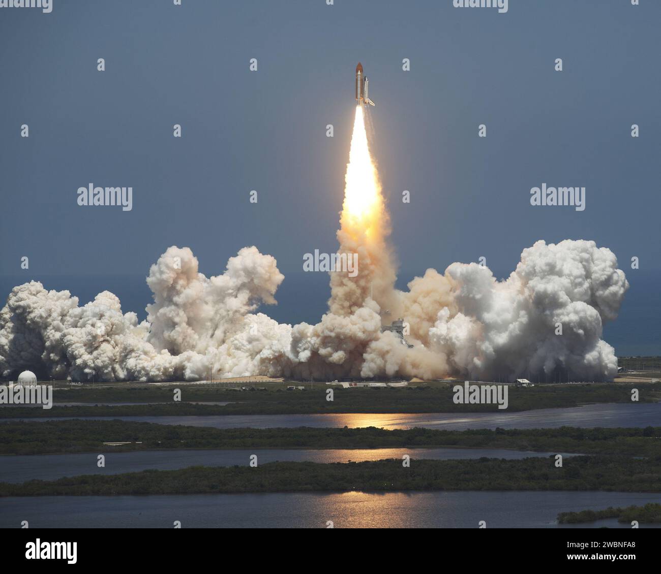 La navette spatiale Atlantis a été lancée à partir de l'aire de lancement 39A du Kennedy Space Center le 14 mai à 14h20 HAE pour le STS-132, le 132e vol de la navette et le 32e pour Atlantis, soutenant l'assemblage et la maintenance de l'ISS. Banque D'Images