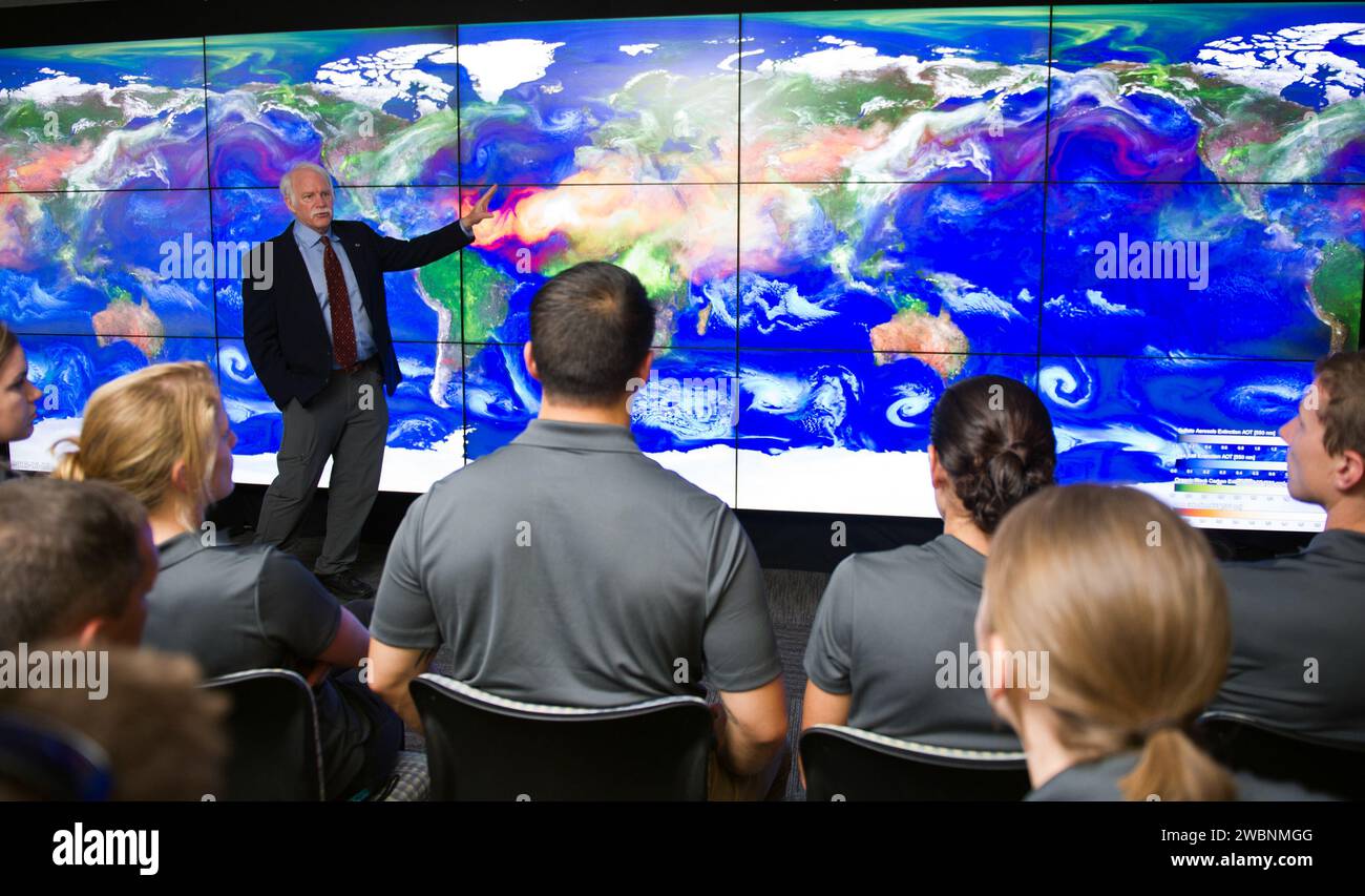 L'astronaute de classe 22 de la NASA a visité le Goddard Space Flight Center pour examiner les installations, les projets en cours et les activités de recherche liées aux missions spatiales. Banque D'Images