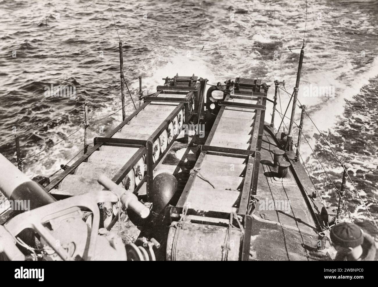 Charges de profondeur d'un destroyer américain pendant la première Guerre mondiale Banque D'Images